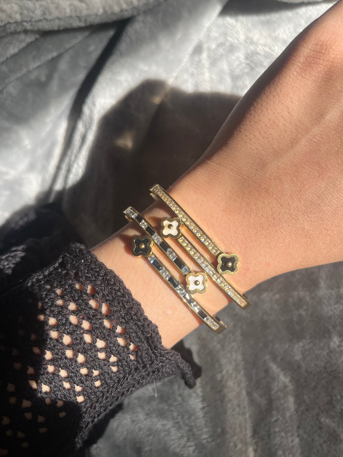 VANES CRYSTALIIZE BANGLE
