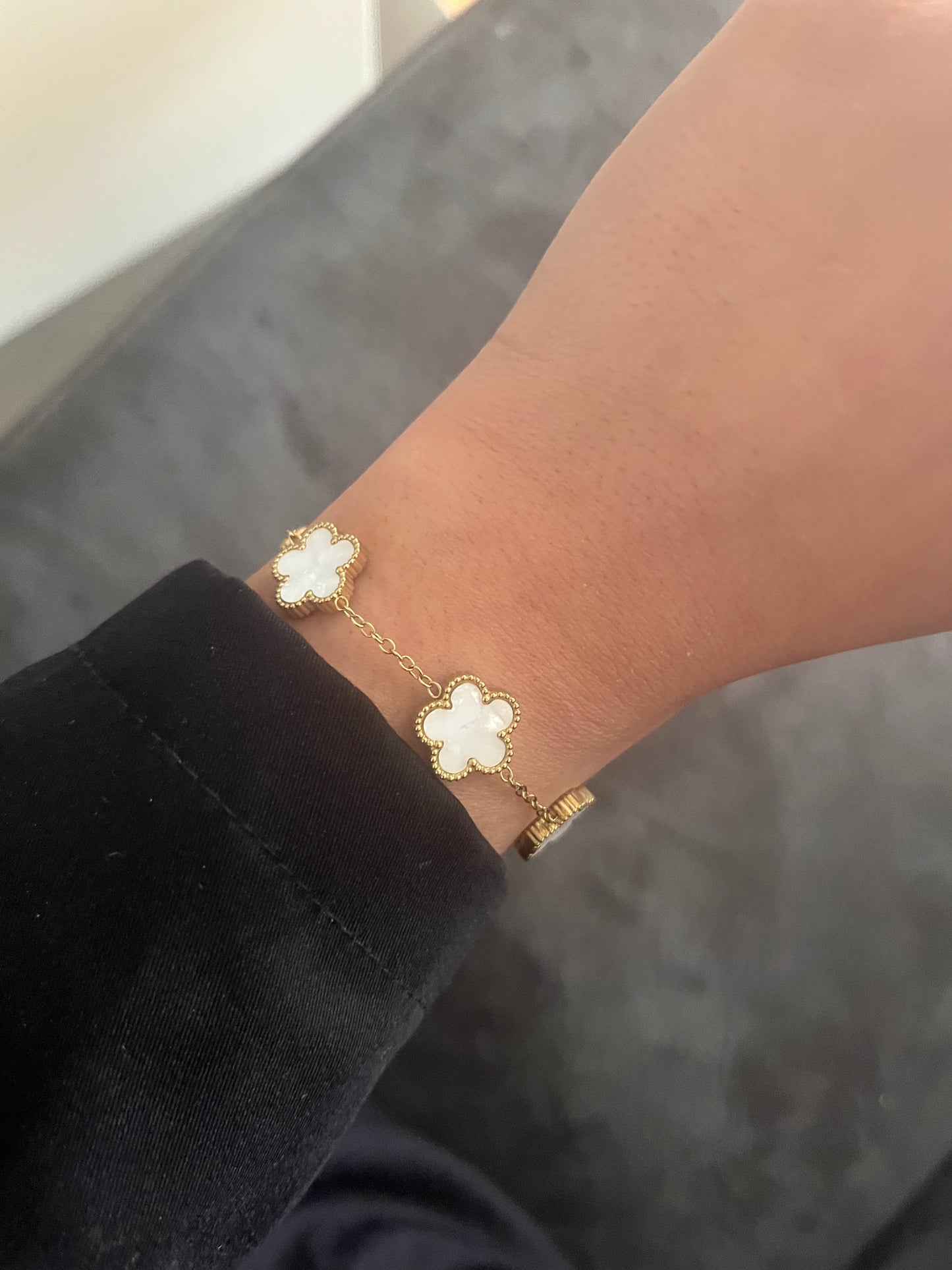 WHITE FLOWER BRACELET