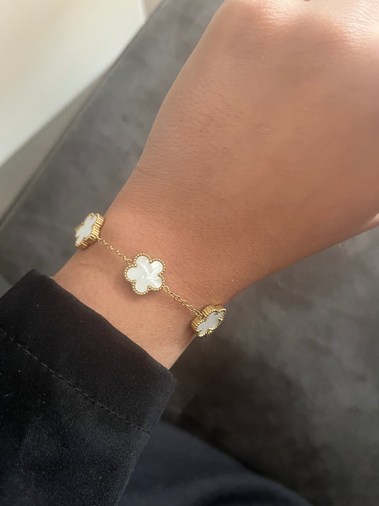 WHITE FLOWER BRACELET
