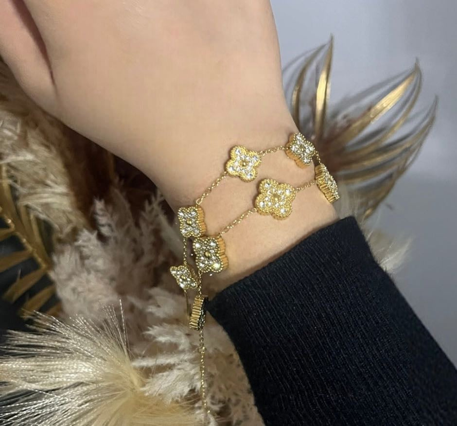 LARGE DIAMOND CLOVER BRACELET