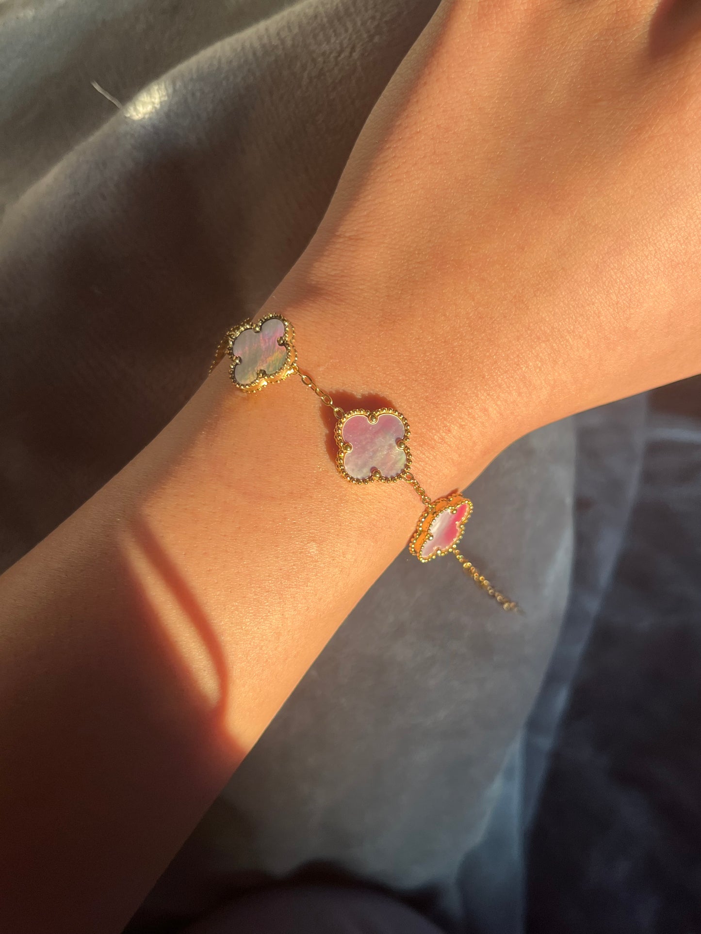 LARGE PINK MOTHER OF PEARL BRACELET