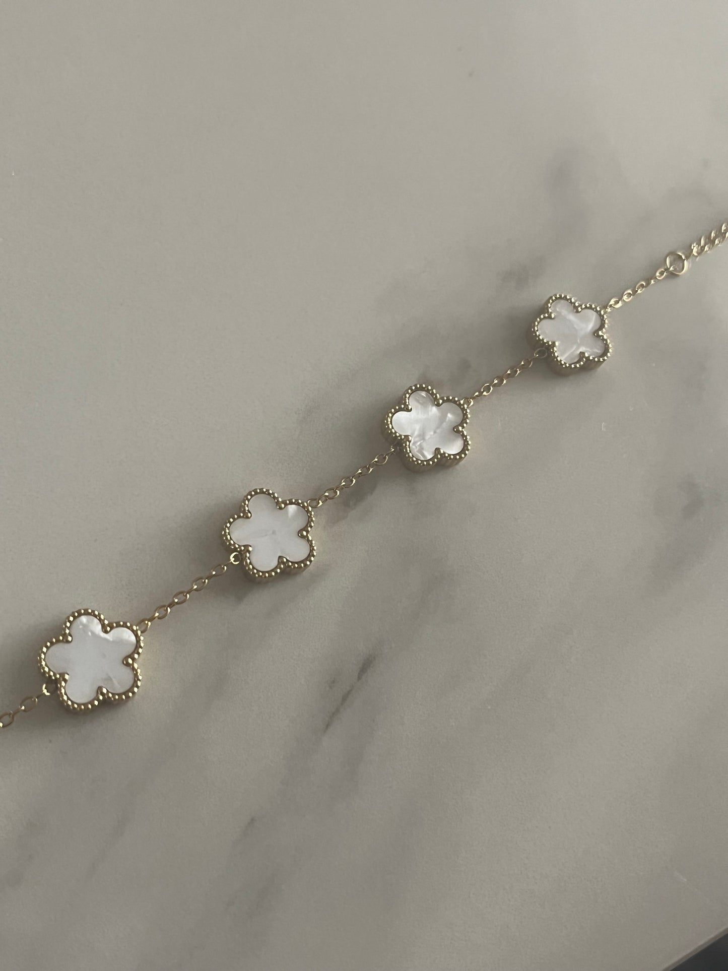 WHITE FLOWER BRACELET