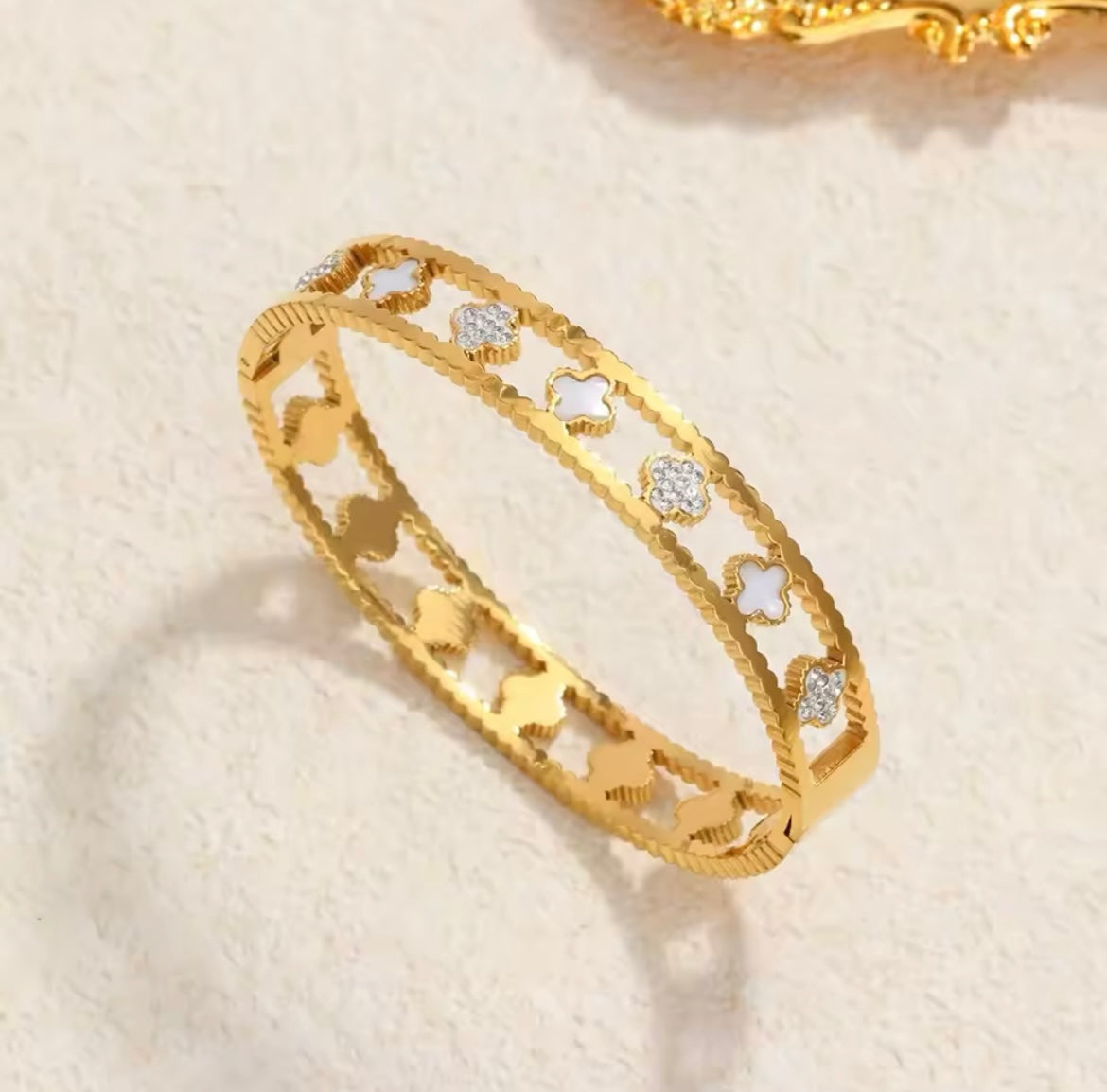 BADIA BLING CLOVER CUFF