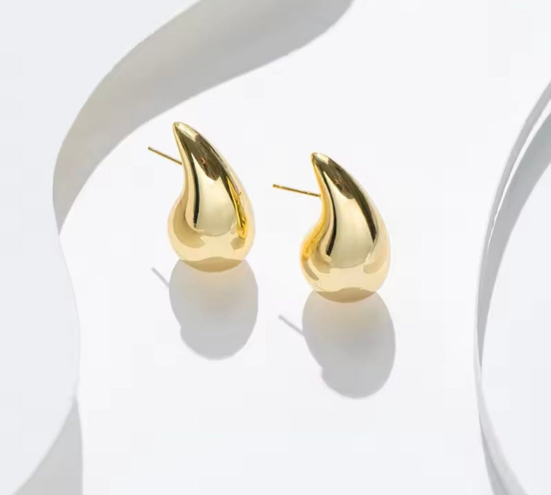 TEAR DROP EARRINGS