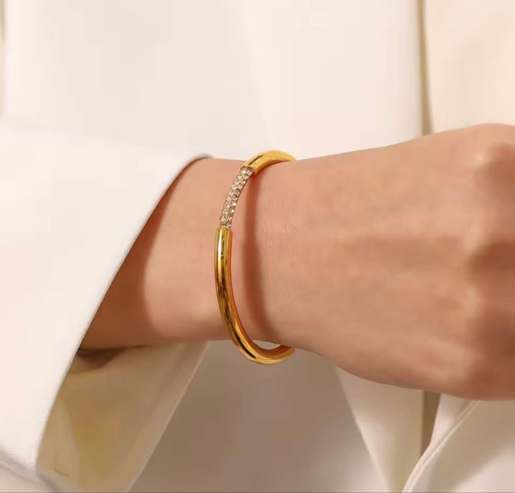 ALYA BANGLE