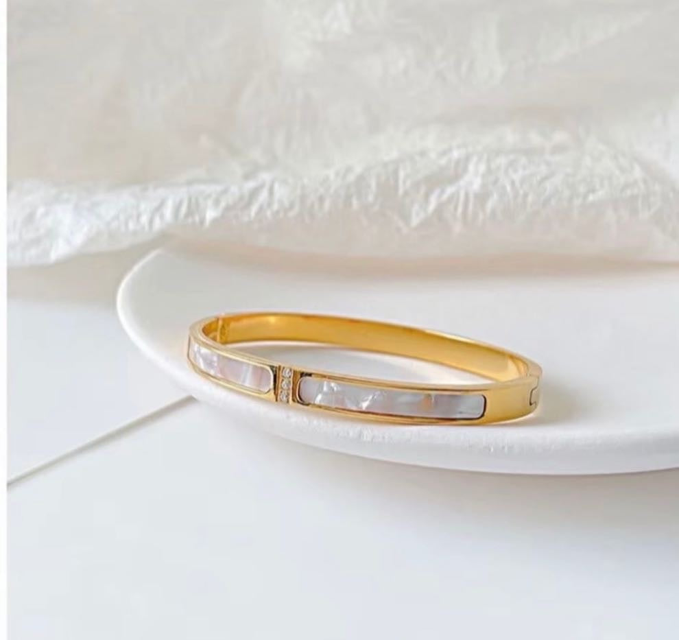 TARA MOTHER OF PEARL CUFF