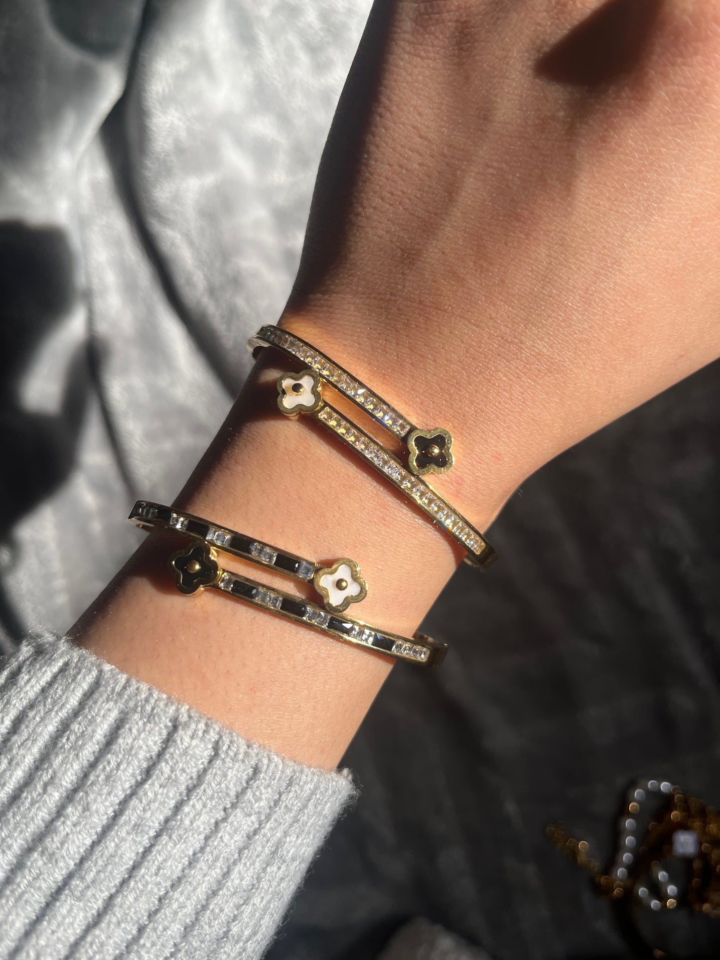 VANES CRYSTALIIZE BANGLE