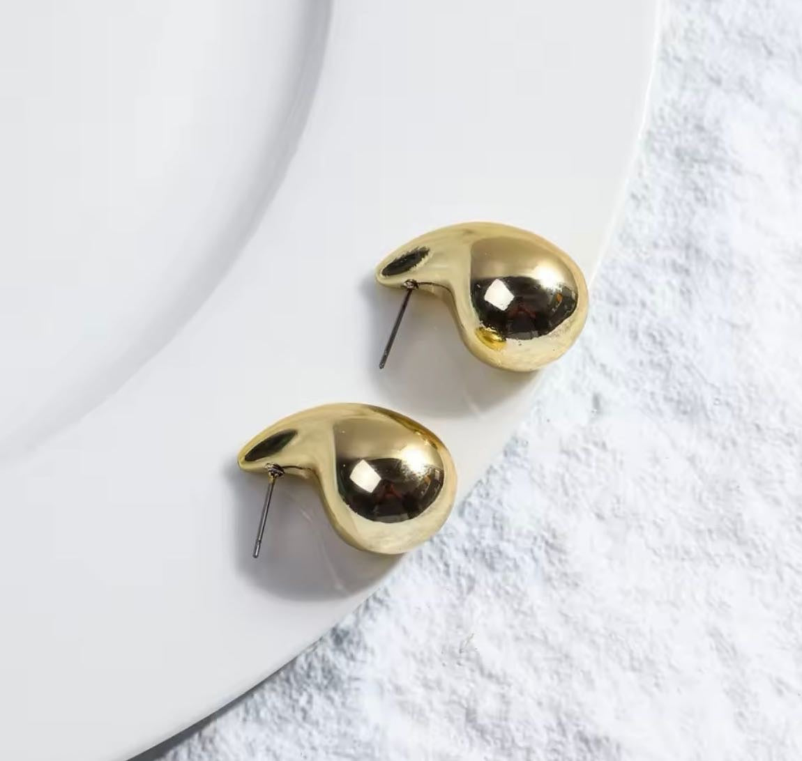TEAR DROP EARRINGS