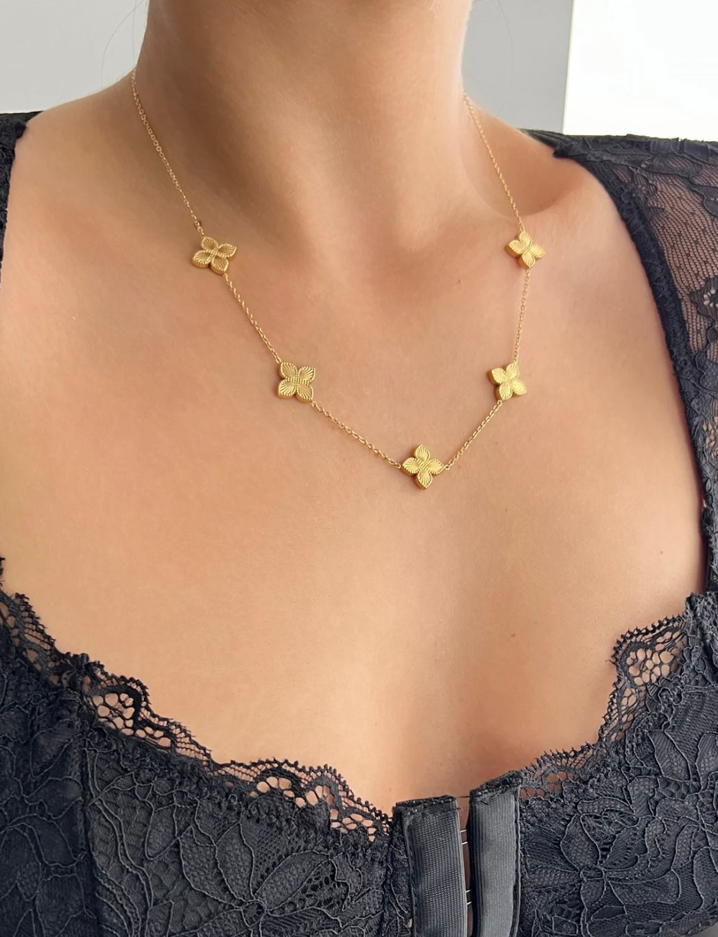 LUXELLE CLOVER NECKLACE