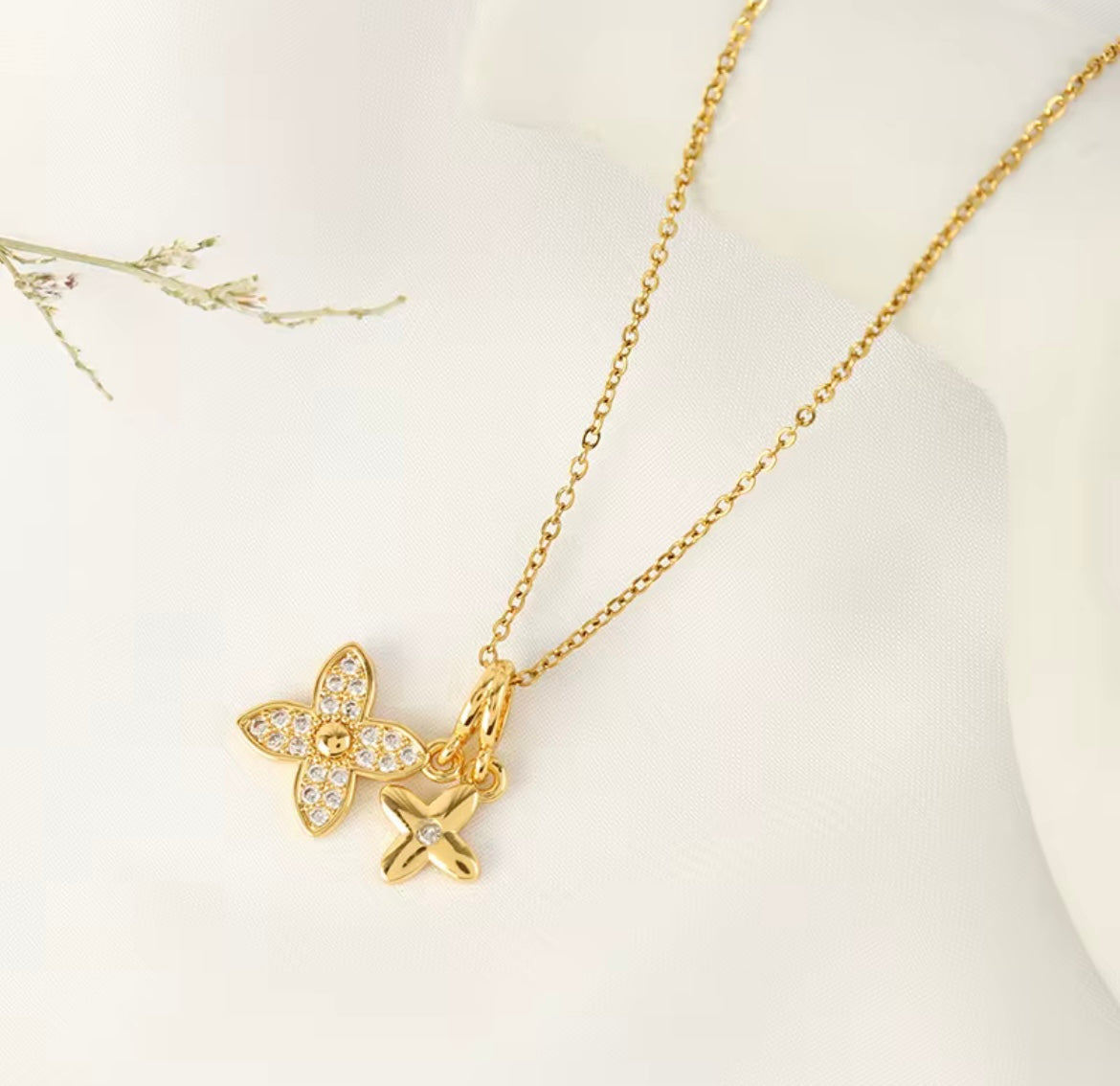 GOLDCORE NECKLACE