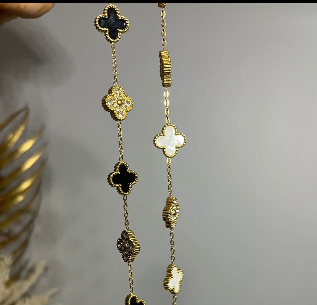 SMALL DIAMOND CLOVER BRACELET