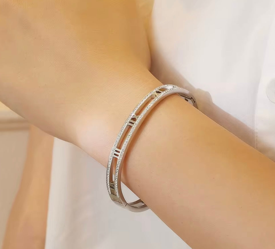BLING ROMAN N CUFF