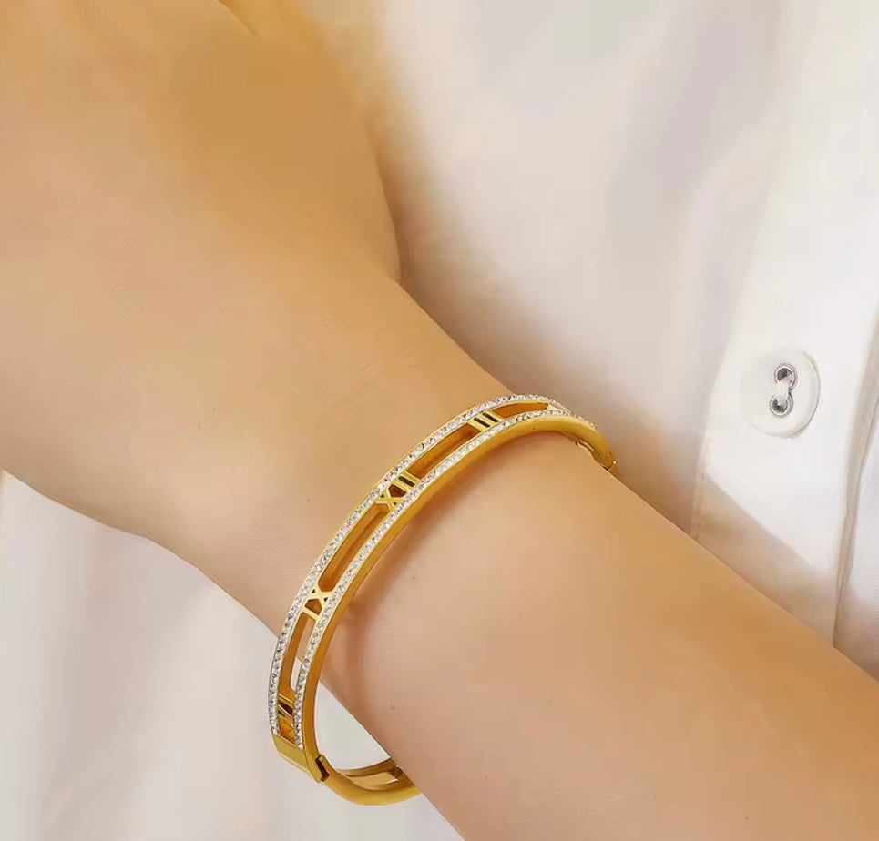 BLING ROMAN N CUFF