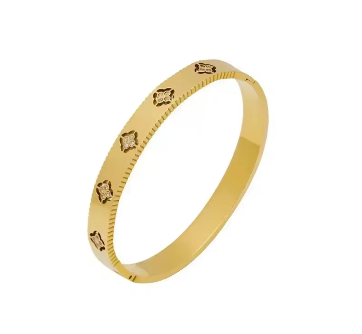 ALMOOR CLOVER CUFF