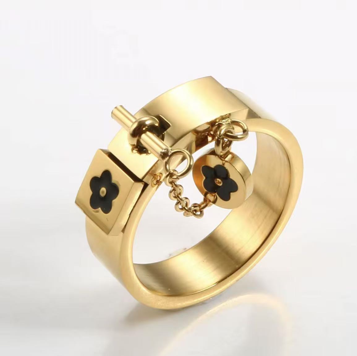 AZRA CHUNKY RING