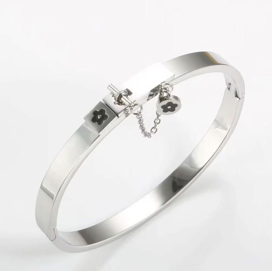 AZA BANGLE