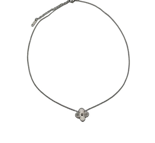 SILVER CLOVER NECKLACE