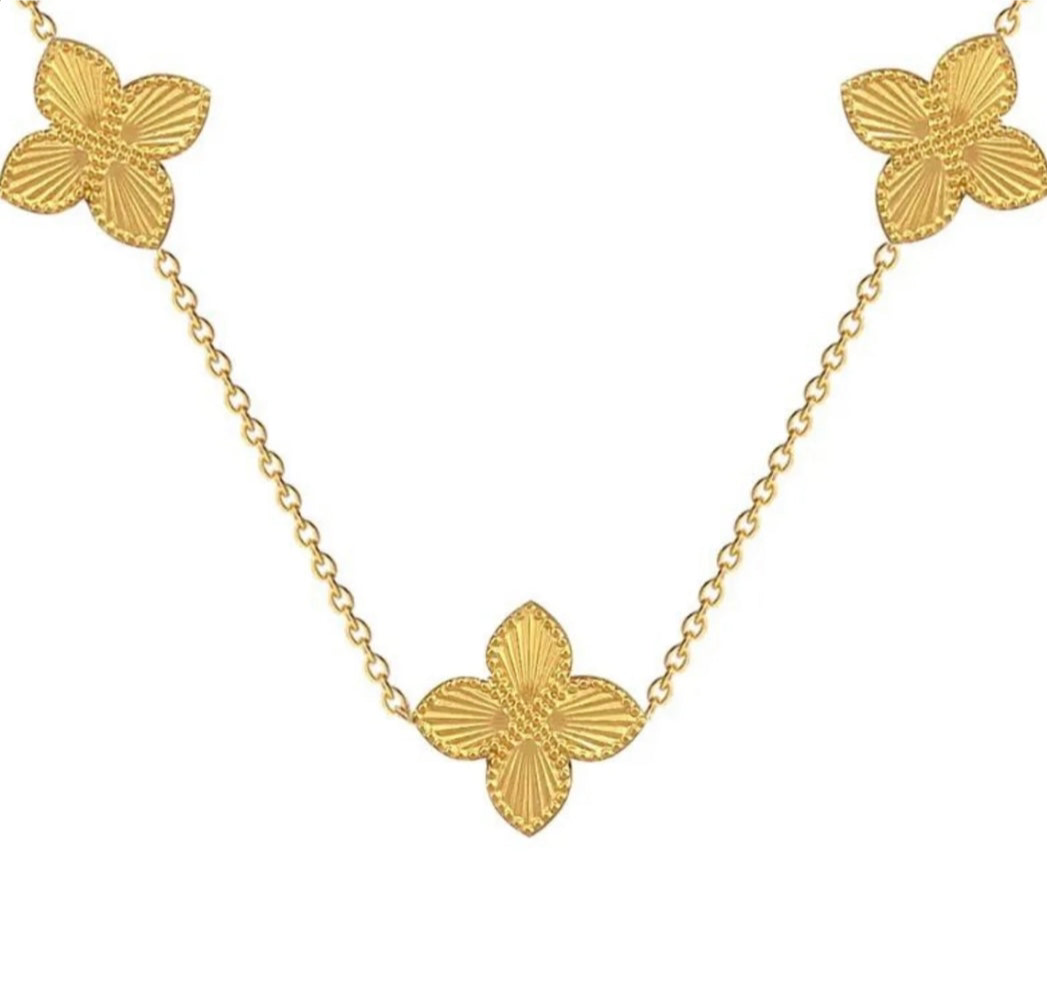LUXELLE CLOVER NECKLACE