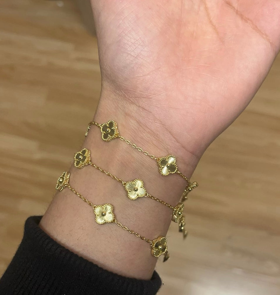 SMALL 9MM STAMP GOLD CLOVER BRACELET