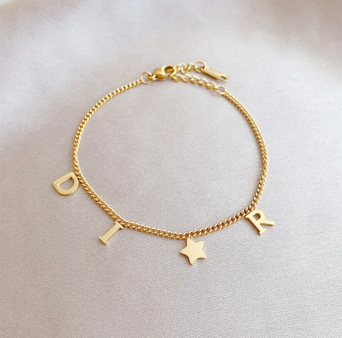 Esra dainty bracelet