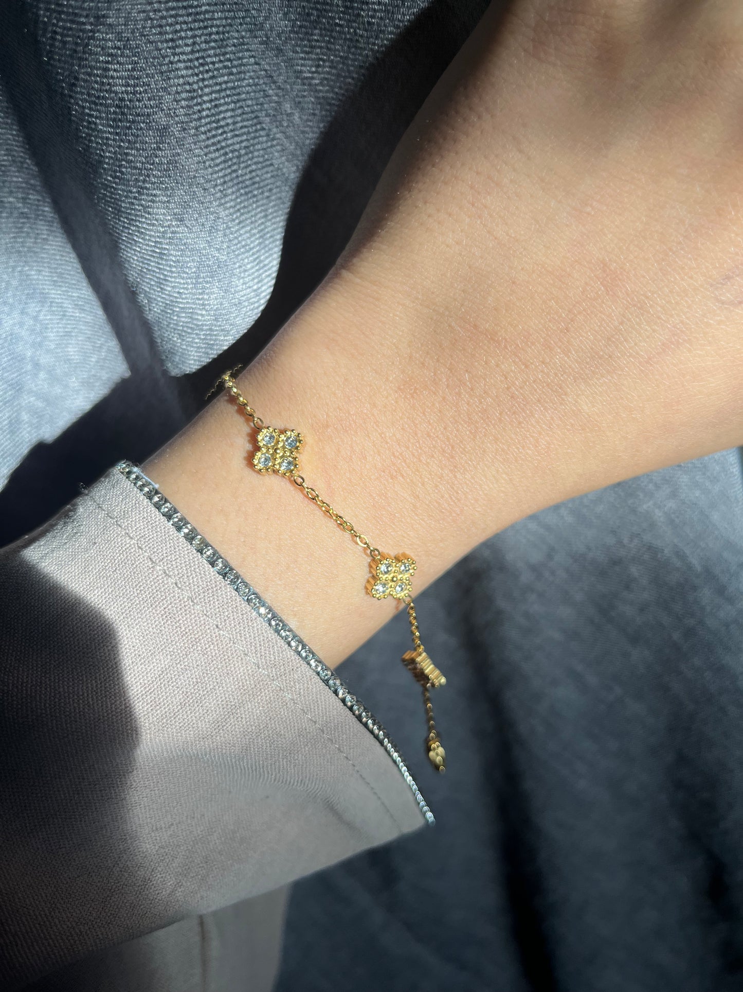 DAINTY DIAMOND BRACELET