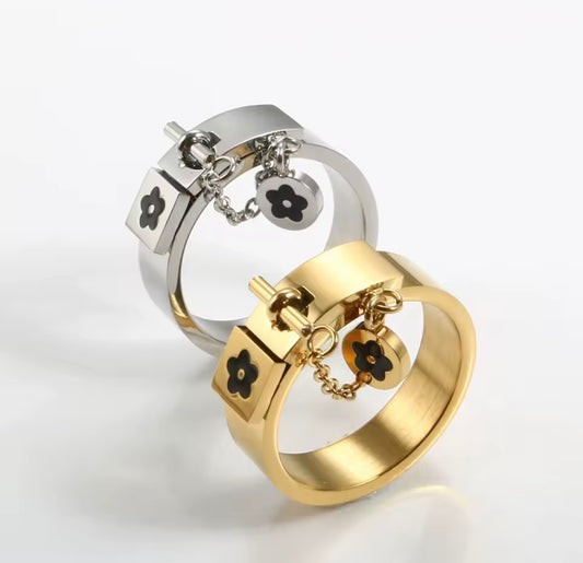 AZRA CHUNKY RING
