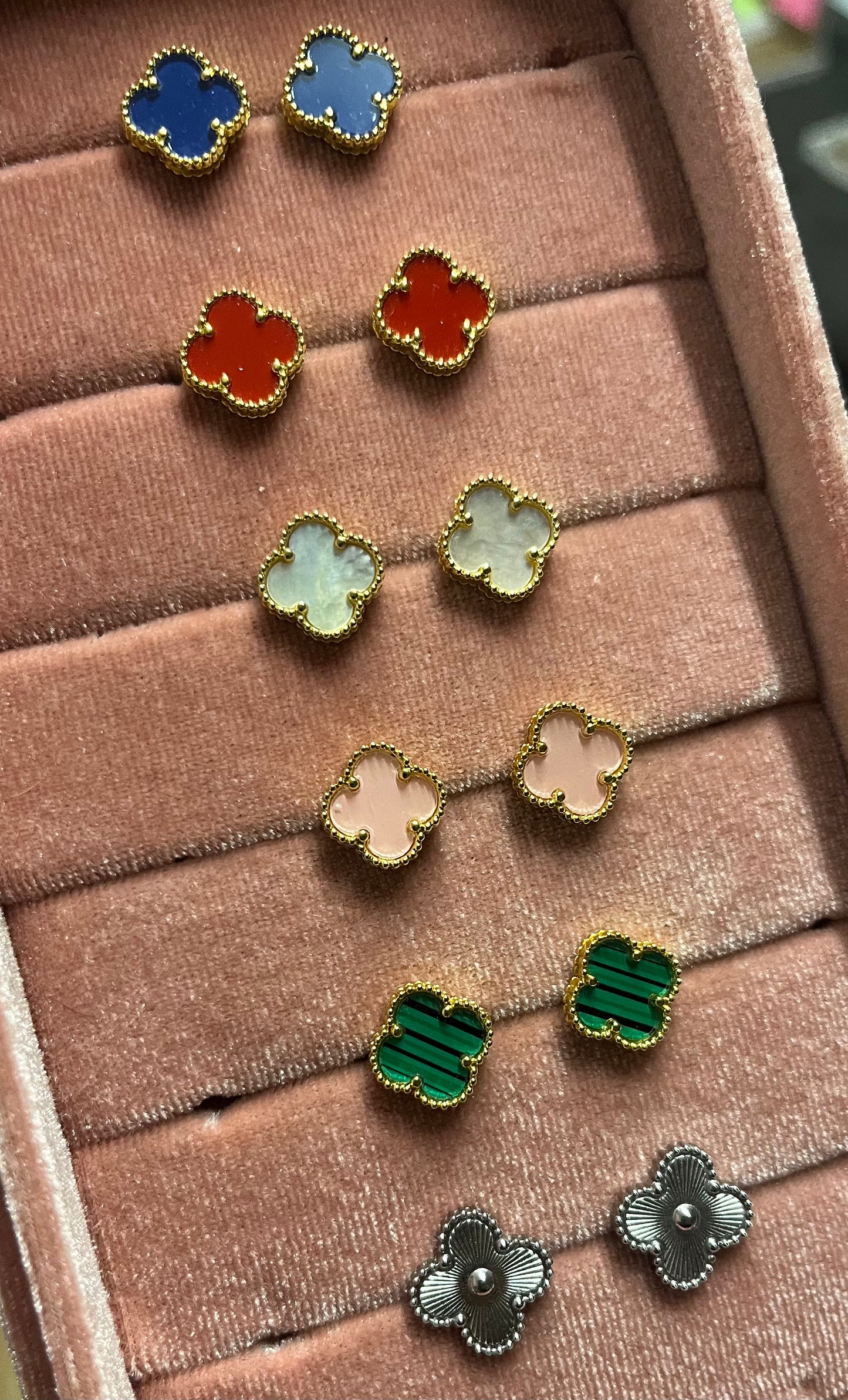 SMALLER CLOVER STUDS